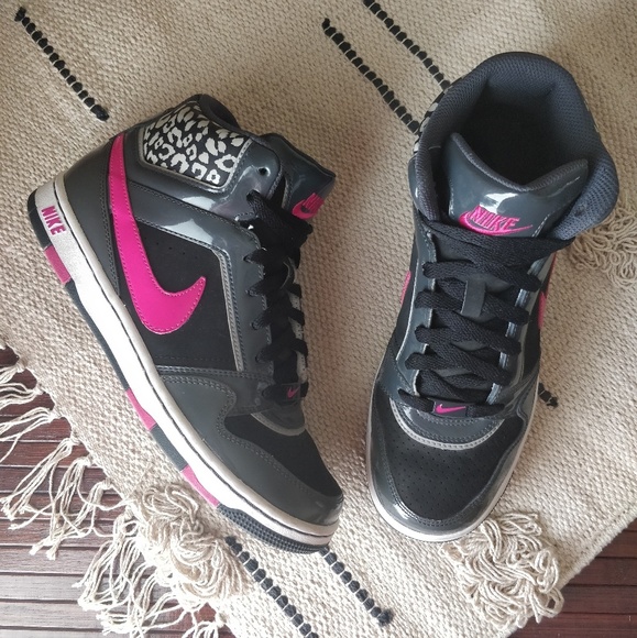 black and pink nike high tops